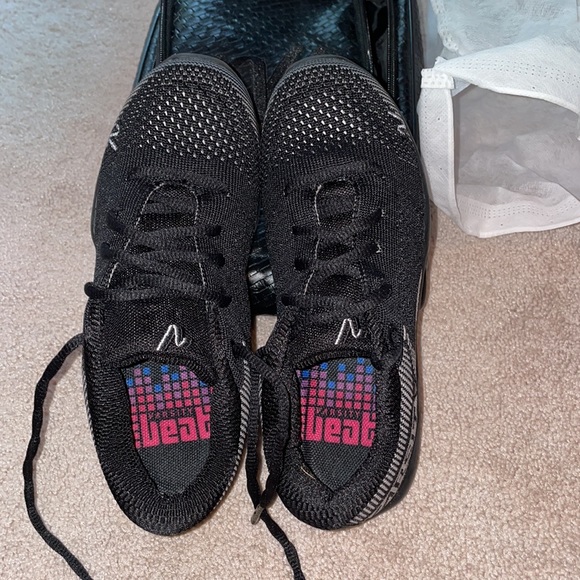 NWOT VARSITY BEAT DANCE SHOES AND BAG - Picture 2 of 13
